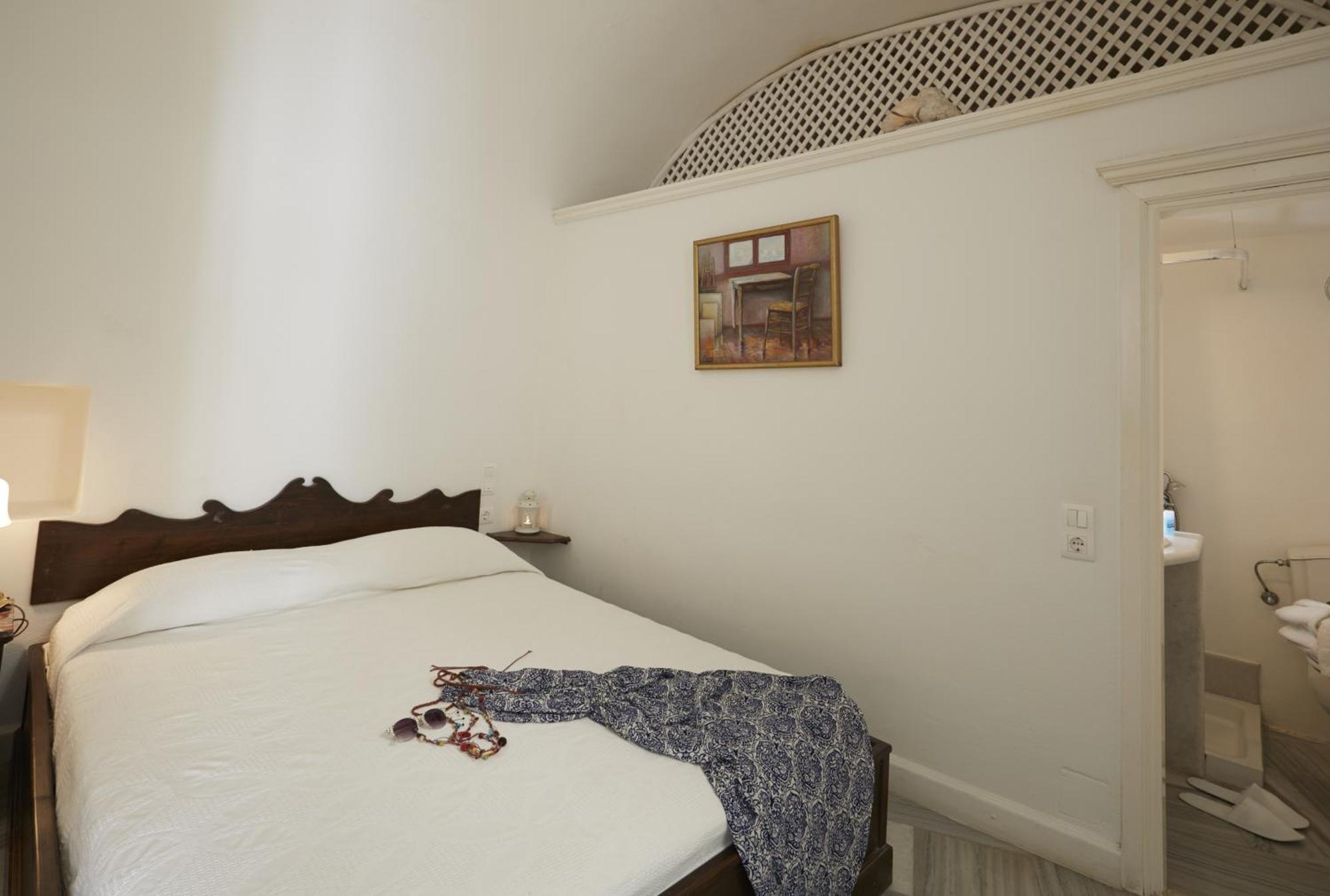 Cori Rigas Suites Fira  Rum bild
