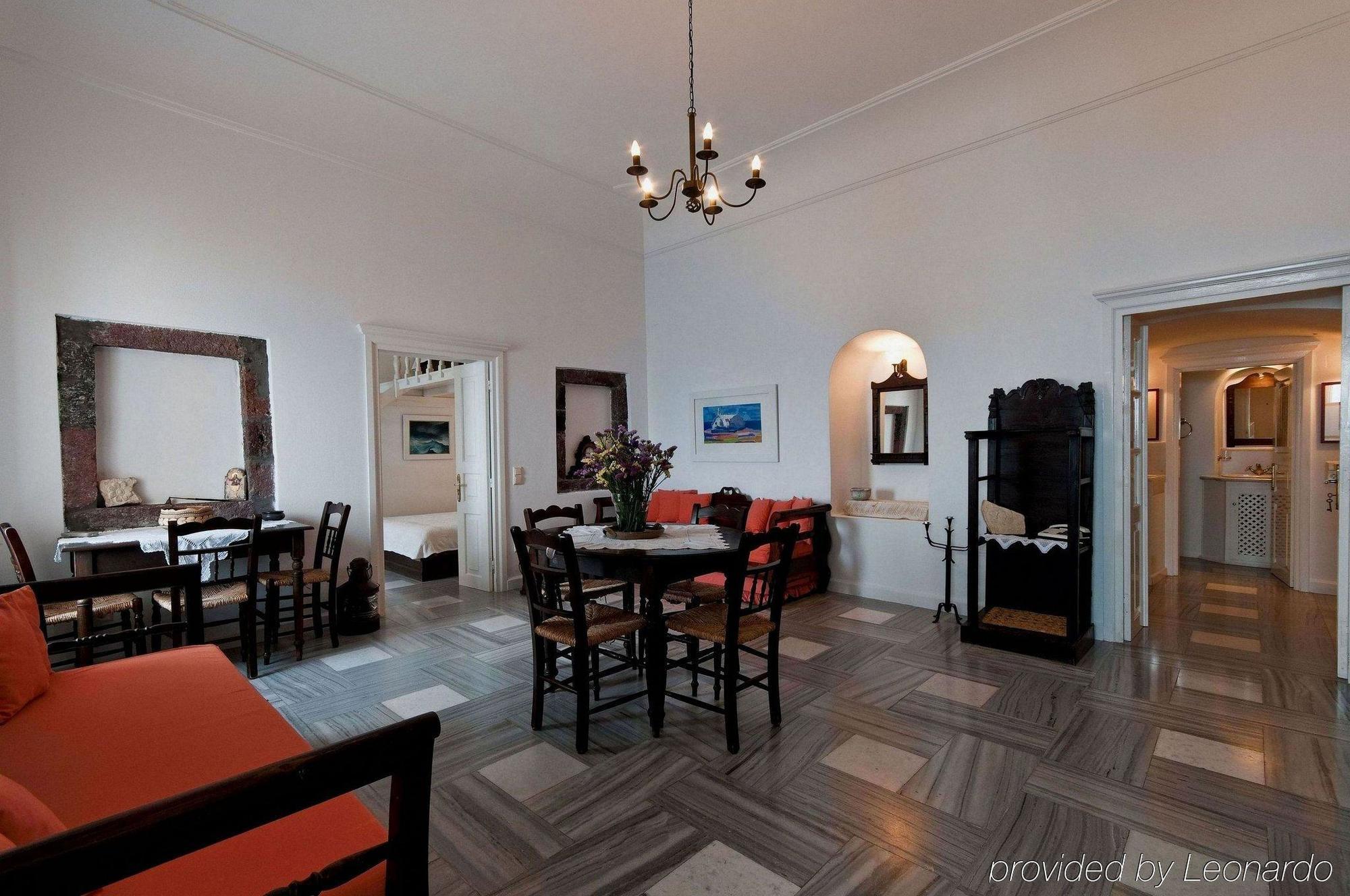 Cori Rigas Suites Fira  Rum bild